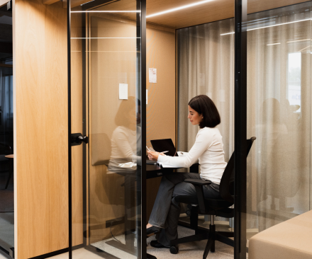 disctraction free office pod for private work