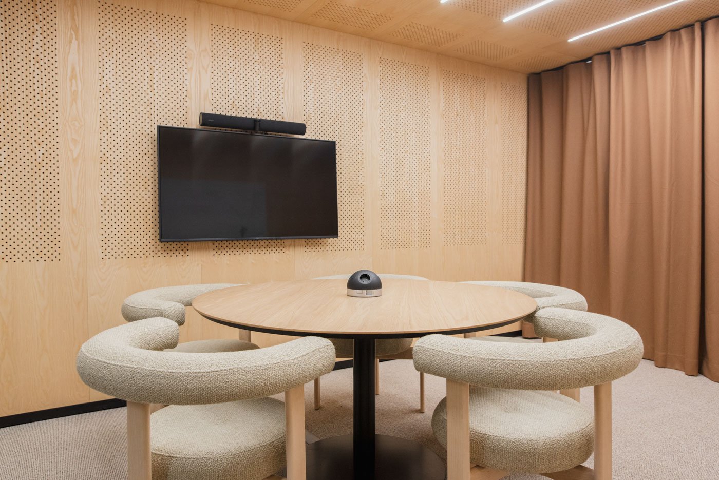 Lohko Flex 12 a customisable meeting room for coworking and meetings
